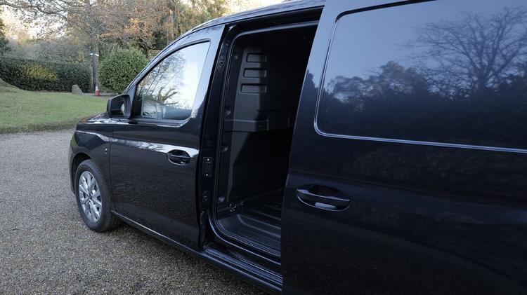 FORD TRANSIT CONNECT 230 L1 DIESEL 2.0 EcoBlue 122ps Trend Van Auto